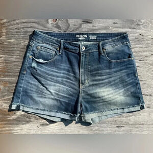 Denizen From Levi’s High Rise Shorts Sz 32